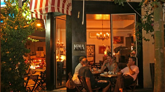 Nina-Cafe-Suites-Hotel_04-195x110