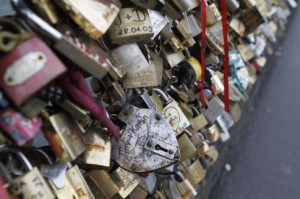 Pont de L-Archeveche-narrowest bridge in Paris (11)