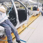 TRABAJADORES-FABRICA-GENERAL-MOTORS-ROSARIO